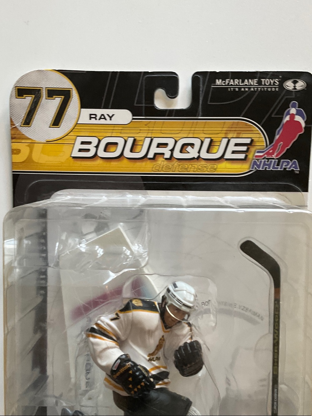 McFarlane NHLPA #77 Ray Hockey Figure - White/Black/Gold Jersey - Picture 2 of 2